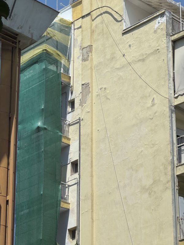 Ανακαίνιση πολυκατοικίας στη Θεσσαλονίκη